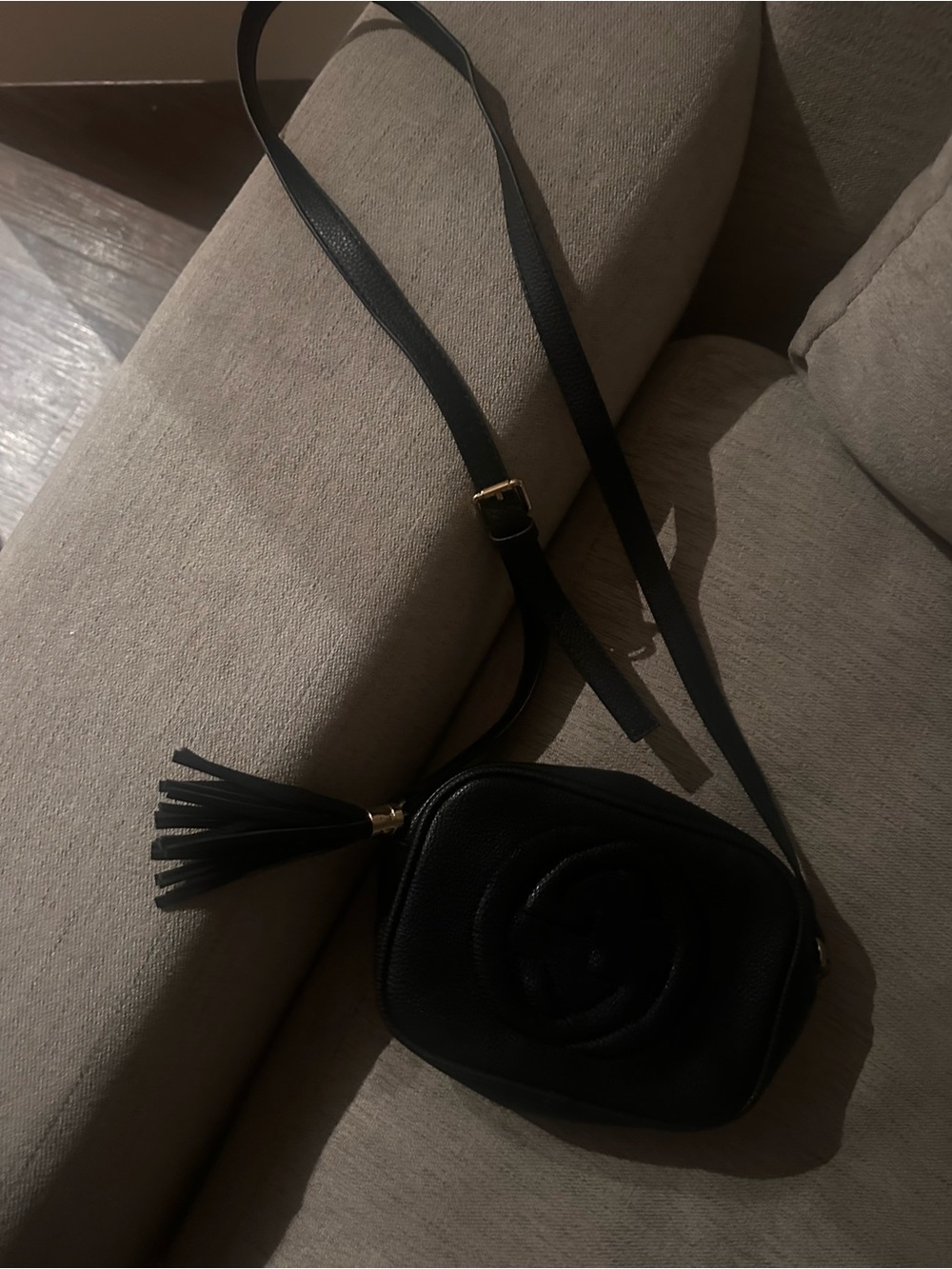 FASHION Black Pebbled Leather Crossbody with Double G Tassel - Picture 3 of 8